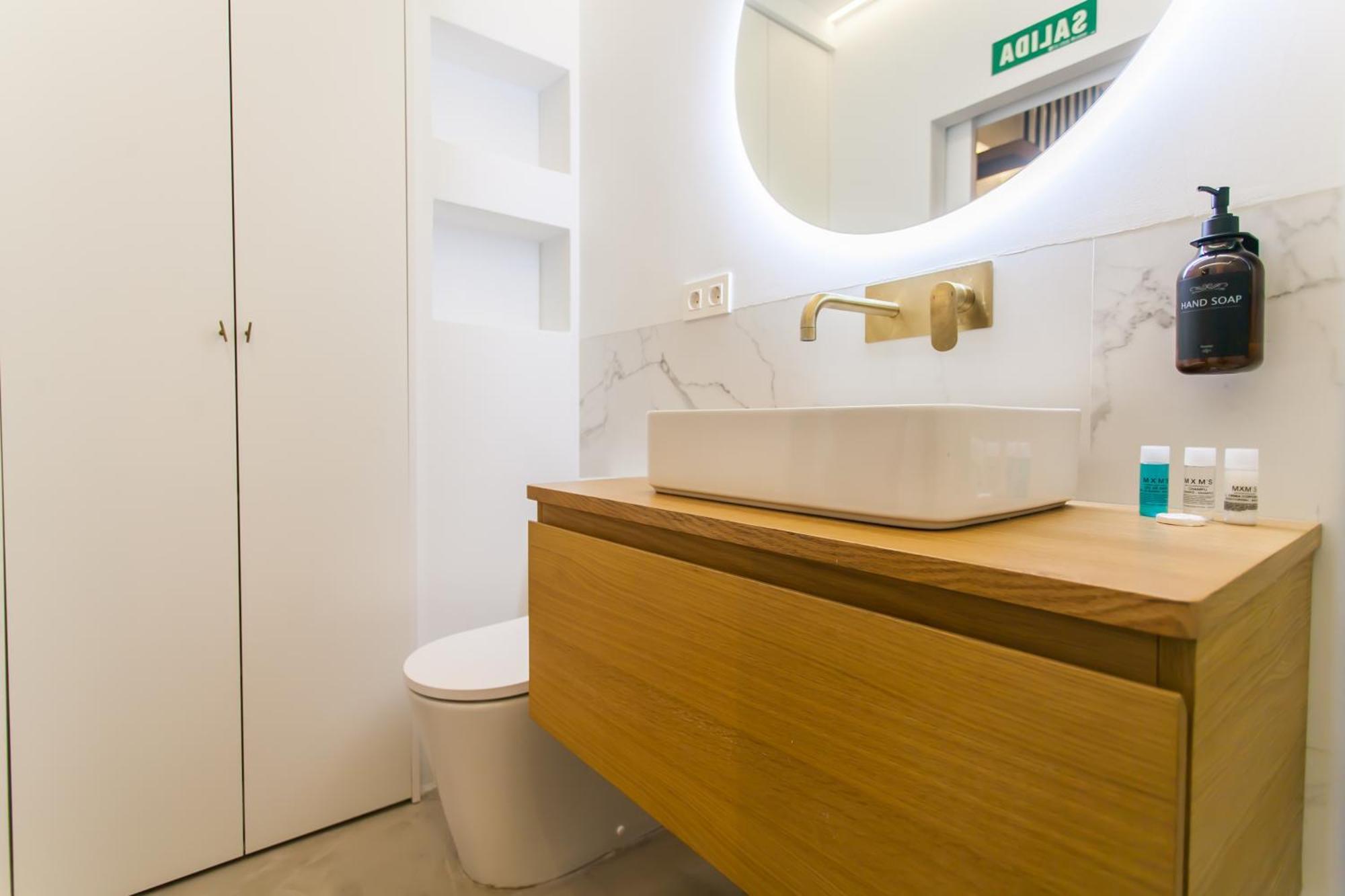 Guernica Luxury Duplex - Location, Light, And Art Appartement Madrid Buitenkant foto
